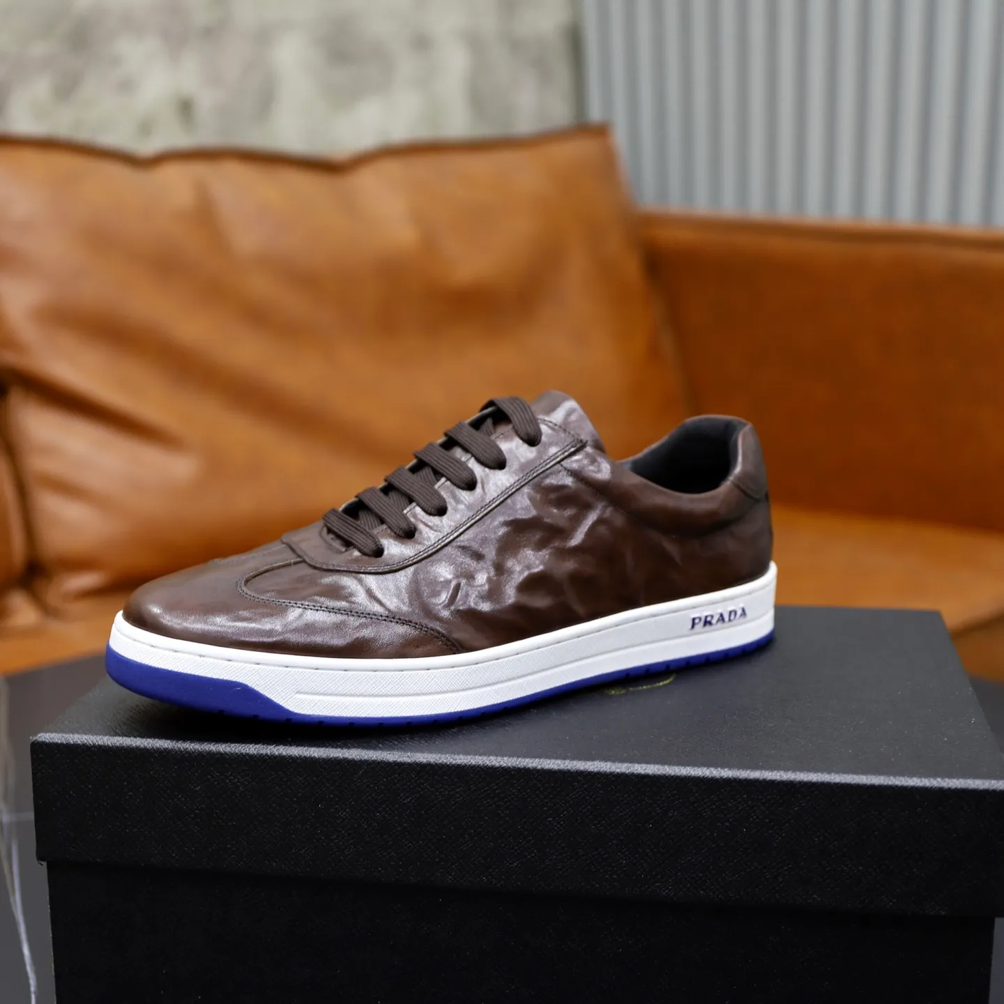 Factory price: 💰640 Prada classic men’s lace-up casual shoes | Imported cowhide upper | Upper stitching layered design, light and breathable | Soft and comfortable | Decorated with PRADA letters on the side | Distinctive sports style, showing the brand style | Lightweight concave and convex pattern rubber soles | Matched with cowhide foot pad lining | Excellent foot feel, fashionable and elegant | Size: 38-44 (45 customized)